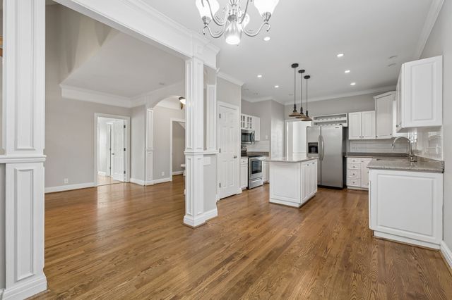 230 Harding Pl, Nashville, TN 37205