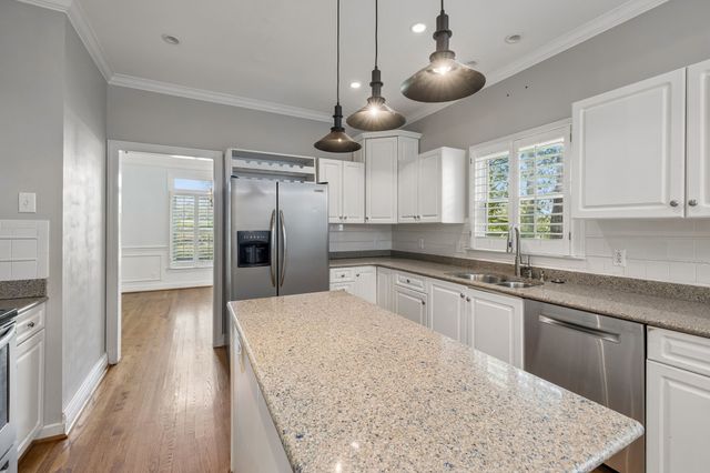 230 Harding Pl, Nashville, TN 37205