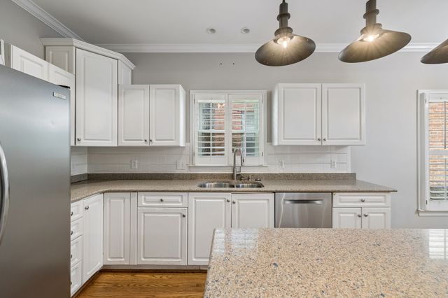 230 Harding Pl, Nashville, TN 37205