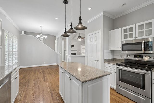 230 Harding Pl, Nashville, TN 37205