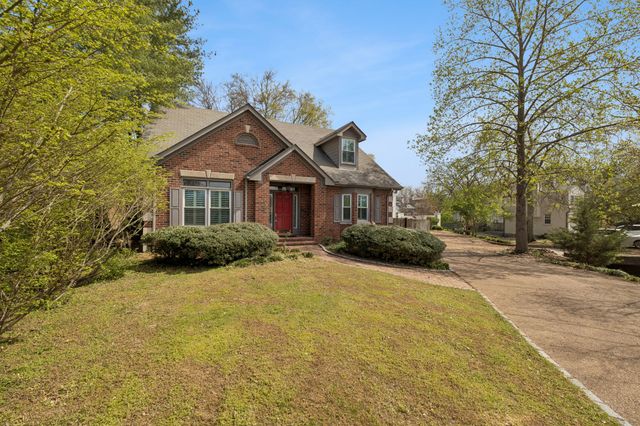 230 Harding Pl, Nashville, TN 37205
