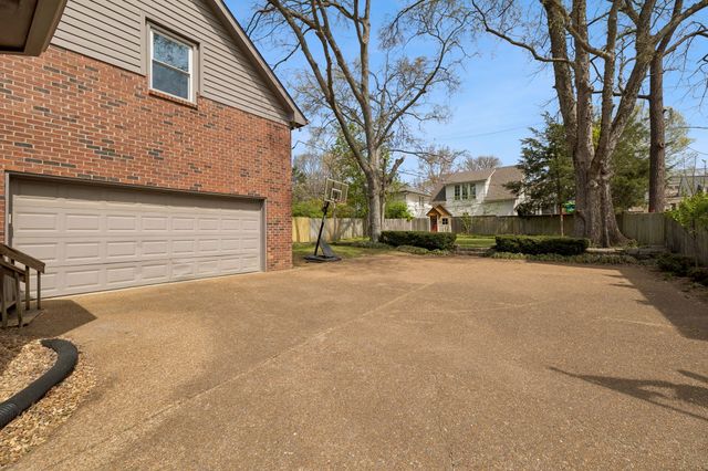 230 Harding Pl, Nashville, TN 37205