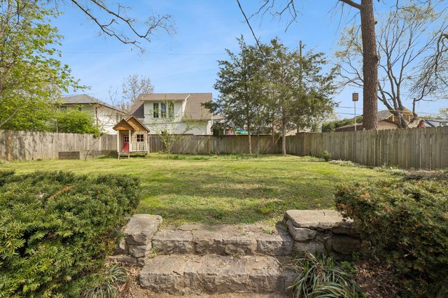 230 Harding Pl, Nashville, TN 37205