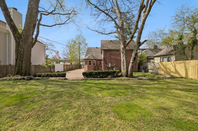 230 Harding Pl, Nashville, TN 37205