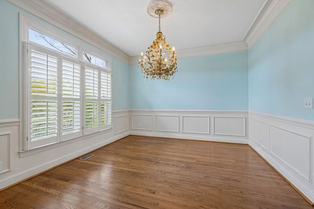 230 Harding Pl, Nashville, TN 37205