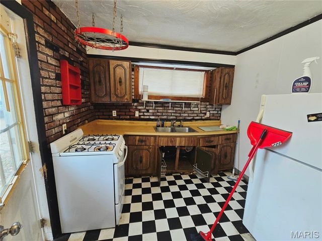 6822 Hancock Avenue, St Louis, MO 63139