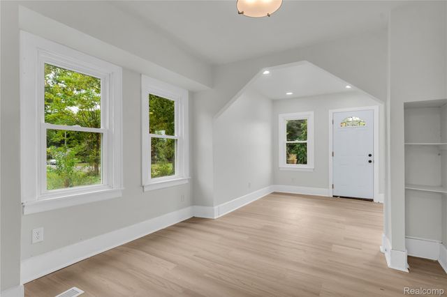 15158 Dacosta Street, Detroit, MI 48223