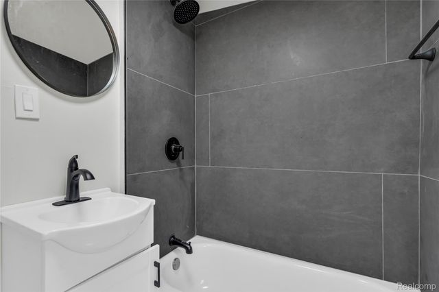 15158 Dacosta Street, Detroit, MI 48223