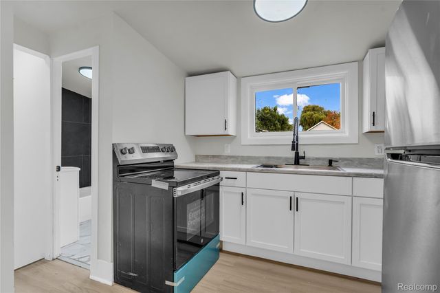 15158 Dacosta Street, Detroit, MI 48223