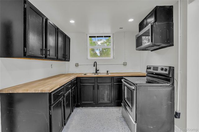 15158 Dacosta Street, Detroit, MI 48223