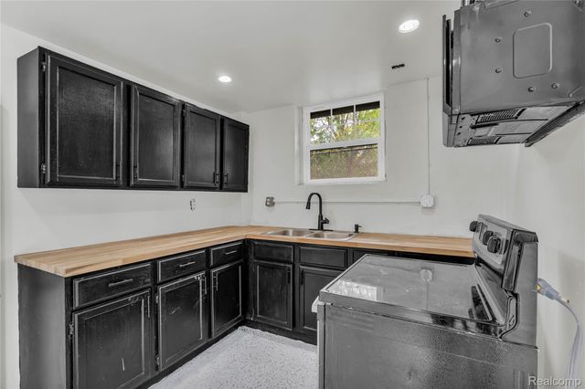 15158 Dacosta Street, Detroit, MI 48223