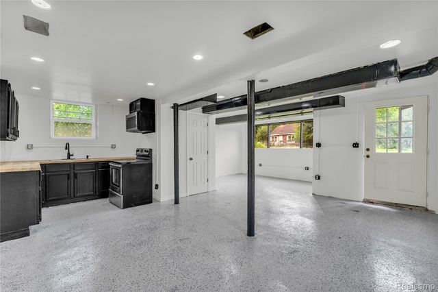 15158 Dacosta Street, Detroit, MI 48223