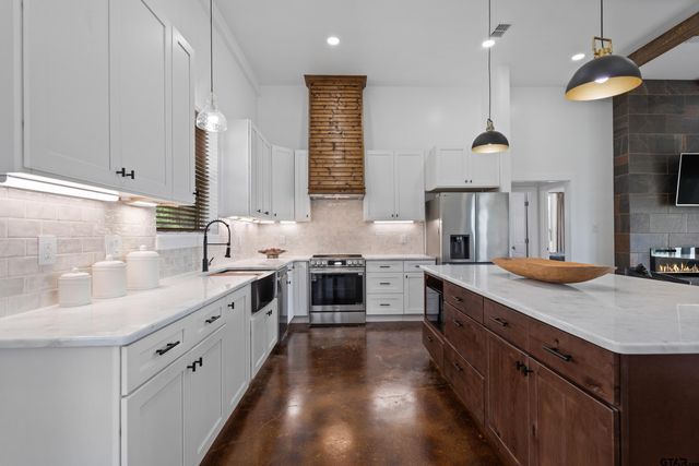 10916 Crestview lane, Frankston, TX 75763