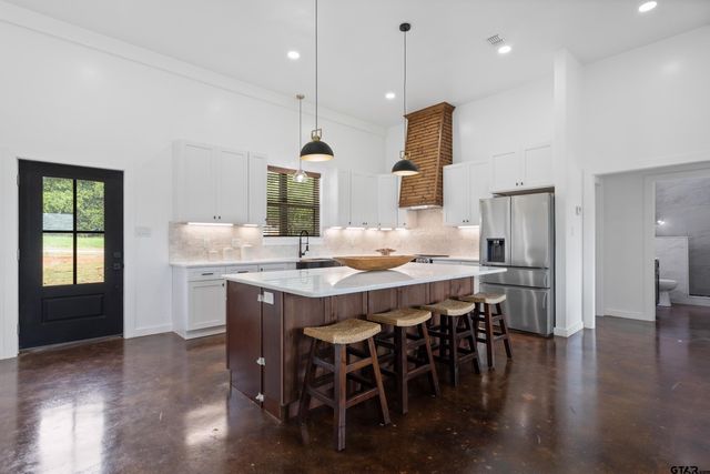 10916 Crestview lane, Frankston, TX 75763