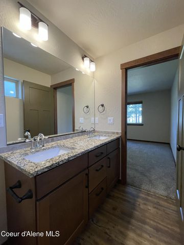 670 E Valley ST S, Oldtown, ID 83822