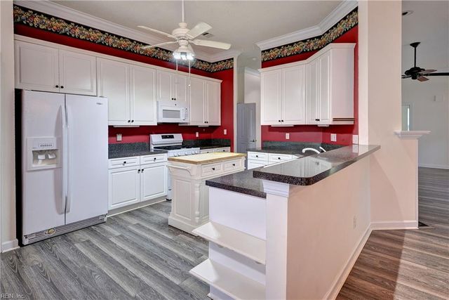 6201 Sommerset LN, Williamsburg, VA 23186