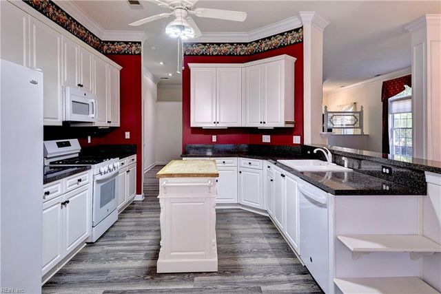 6201 Sommerset LN, Williamsburg, VA 23186