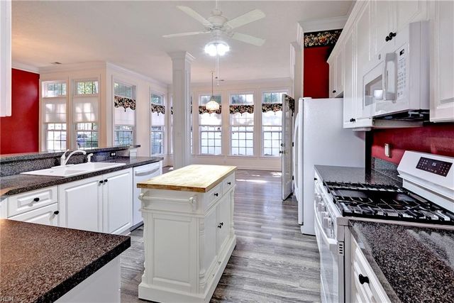 6201 Sommerset LN, Williamsburg, VA 23186