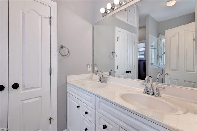 6201 Sommerset LN, Williamsburg, VA 23186