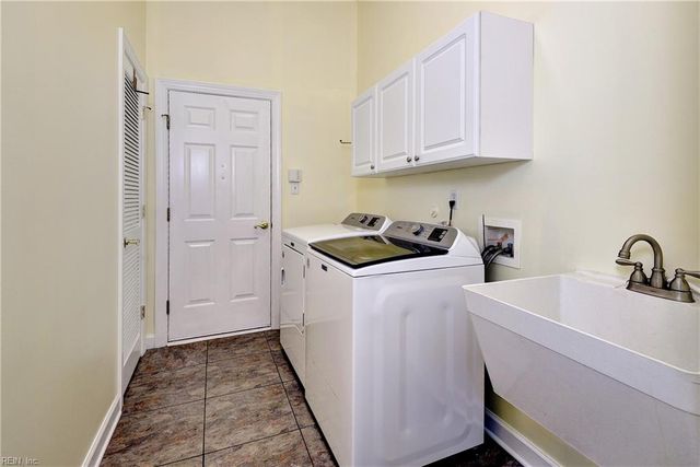 6201 Sommerset LN, Williamsburg, VA 23186