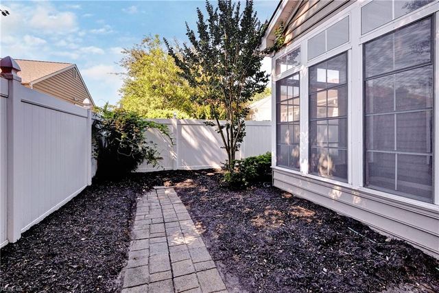 6201 Sommerset LN, Williamsburg, VA 23186