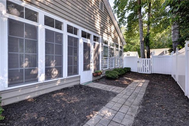 6201 Sommerset LN, Williamsburg, VA 23186
