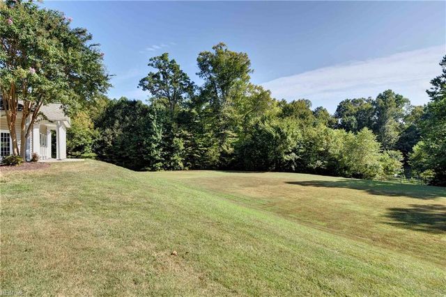 6201 Sommerset LN, Williamsburg, VA 23186