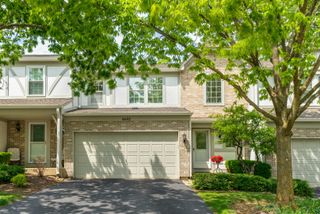 4692 N Sapphire Drive, Hoffman Estates, IL 60192