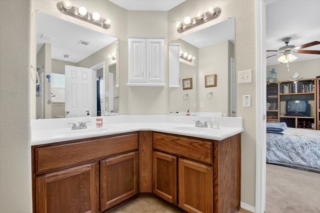 621 Apple Cross Drive, Robinson, TX 76706