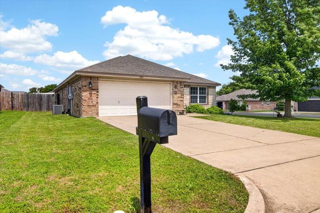 621 Apple Cross Drive, Robinson, TX 76706