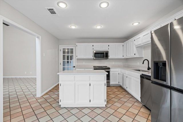 8800 Mariscal Canyon DR, Austin, TX 78759