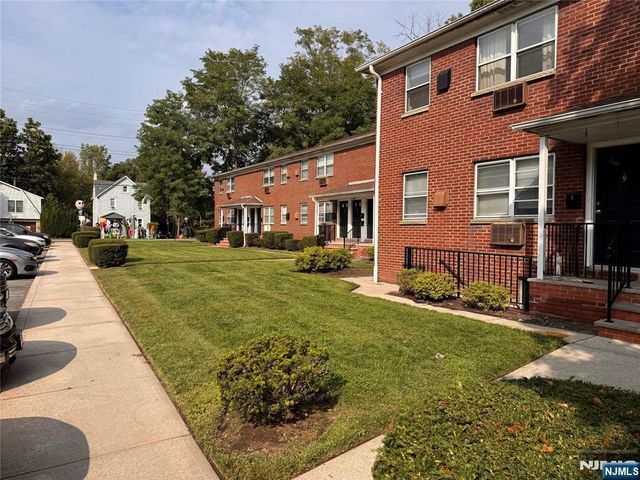 401 W Madison Avenue 27, Dumont, NJ 07628