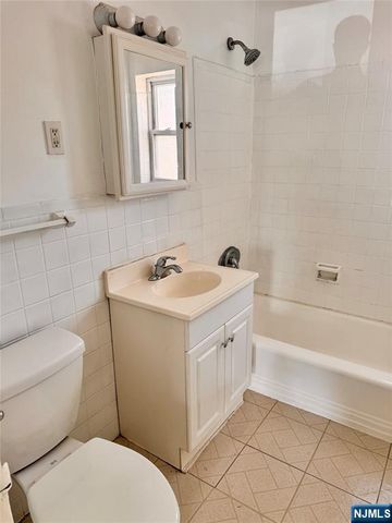 401 W Madison Avenue 27, Dumont, NJ 07628