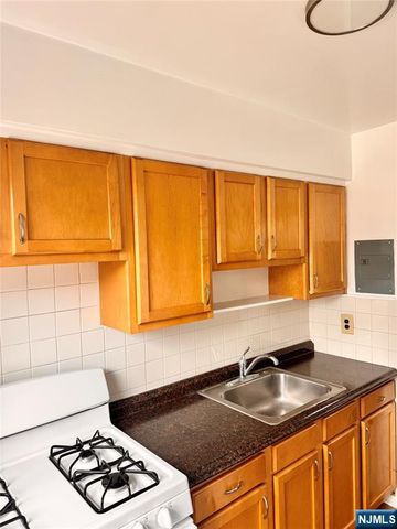 401 W Madison Avenue 27, Dumont, NJ 07628
