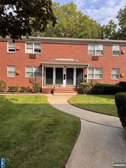 401 W Madison Avenue 27, Dumont, NJ 07628