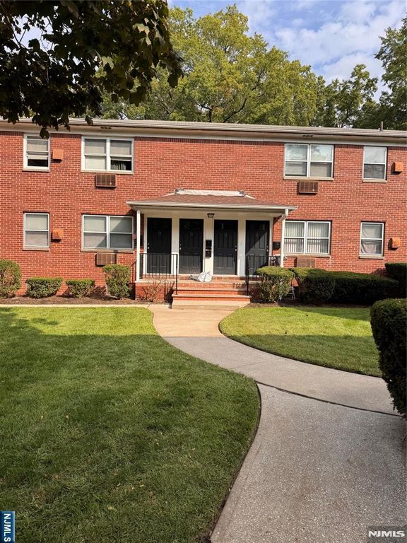 401 W Madison Avenue 27, Dumont, NJ 07628