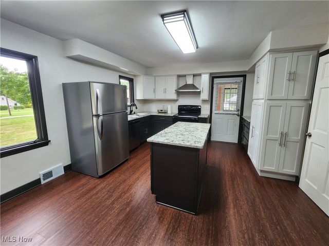 6312 E Pleasant Valley Road, Independence, OH 44131