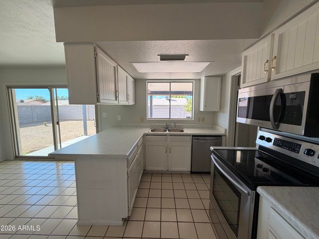 1413 W BEHREND Drive, Phoenix, AZ 85027