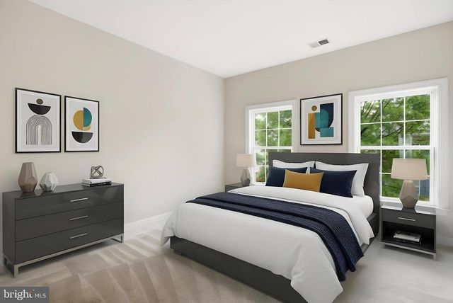 8908 ROYAL HANNAH LN, Fairfax, VA 22031