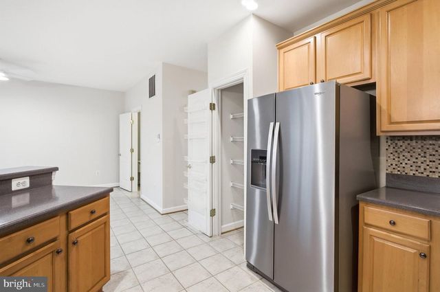 8908 ROYAL HANNAH LN, Fairfax, VA 22031