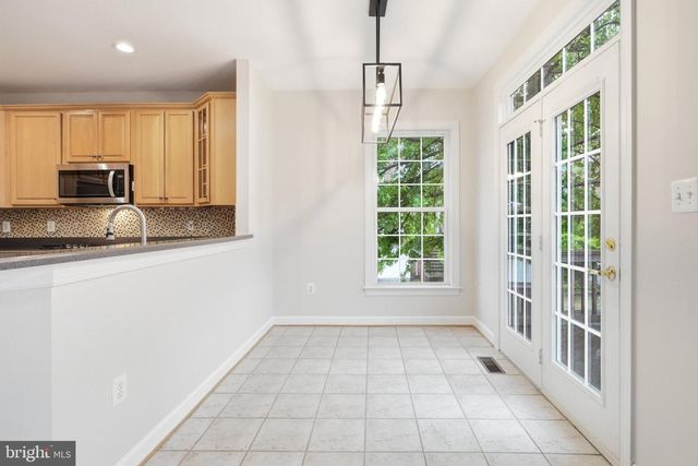 8908 ROYAL HANNAH LN, Fairfax, VA 22031