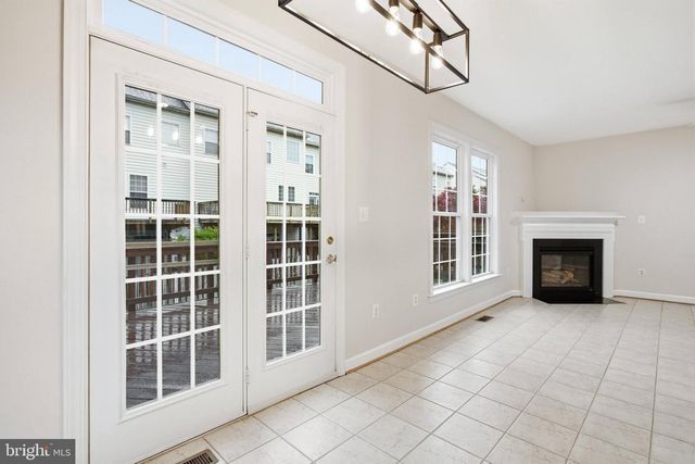 8908 ROYAL HANNAH LN, Fairfax, VA 22031