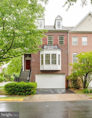 8908 ROYAL HANNAH LN, Fairfax, VA 22031