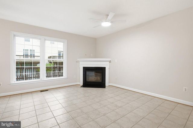 8908 ROYAL HANNAH LN, Fairfax, VA 22031