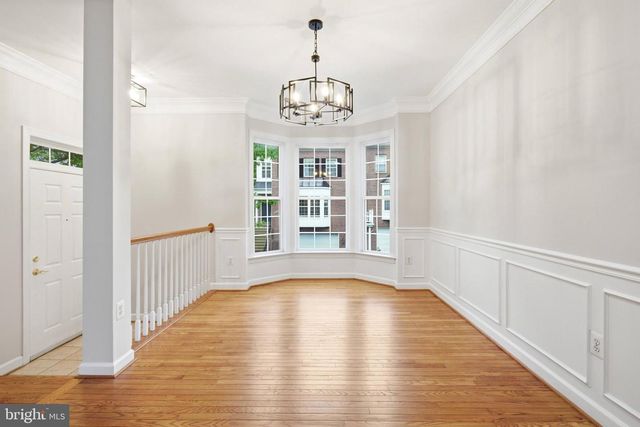 8908 ROYAL HANNAH LN, Fairfax, VA 22031