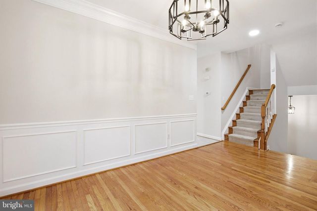 8908 ROYAL HANNAH LN, Fairfax, VA 22031
