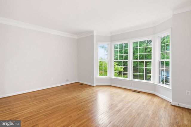 8908 ROYAL HANNAH LN, Fairfax, VA 22031
