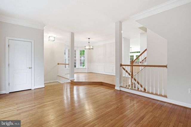 8908 ROYAL HANNAH LN, Fairfax, VA 22031