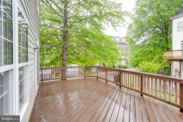 8908 ROYAL HANNAH LN, Fairfax, VA 22031