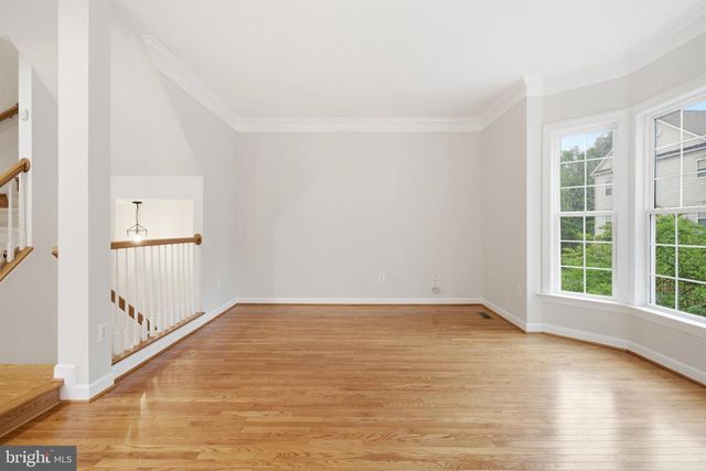 8908 ROYAL HANNAH LN, Fairfax, VA 22031